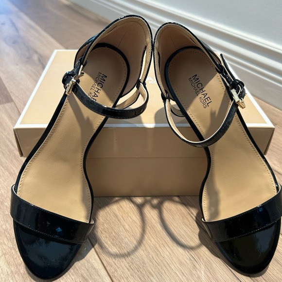 Michael Kors Simone Sandal - Picture 5 of 14